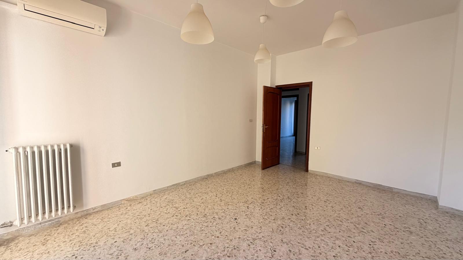 P R E Z Z O R I B A S S A T O - Centrale Appartamento Con Ascensore.